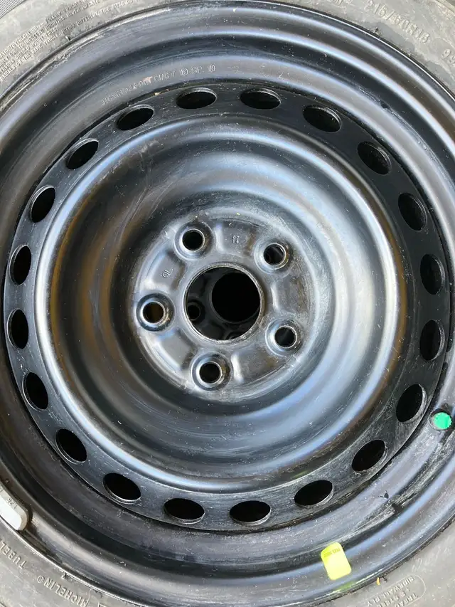 Michelin Winter Tires (Barely Used) 215/60R16 in Tires & Rims in City of Toronto - Image 6