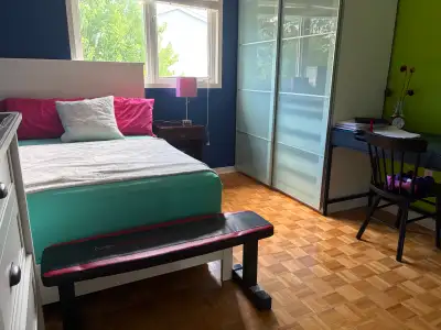 Three clean, briStandard Room 1: $700/month (Features multicolour duvet in phoght bedrooms are avail...