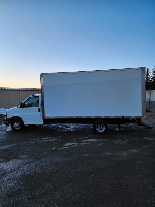 2017 GMC SAVANA 3500 cutaway 16 ft cubevan in Cars & Trucks in Edmonton - Image 3