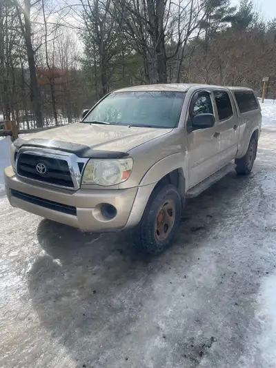 Toyota Tacoma 2007 crew cab. Moteur économique 4,0 litre Seulement 219 000 km Frame neuf (recall Toy...