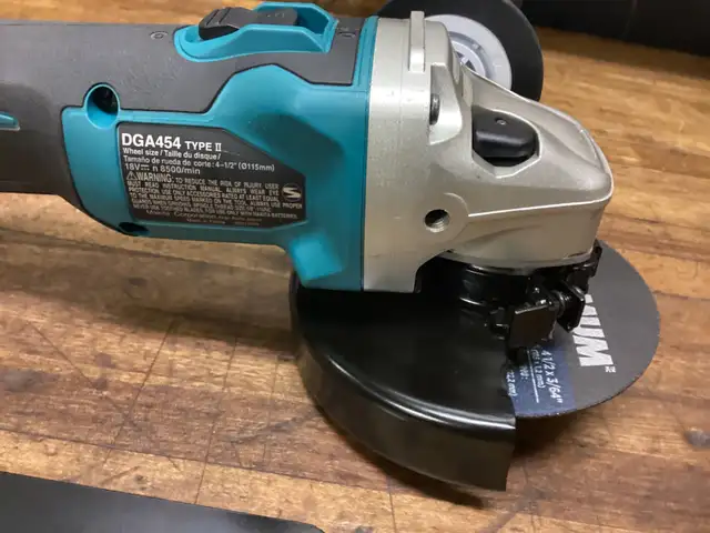 MAKITA LXT 18v BRUSHLESS 4 1/2” SLIDE SWITCH GRINDER in Power Tools in Barrie - Image 8