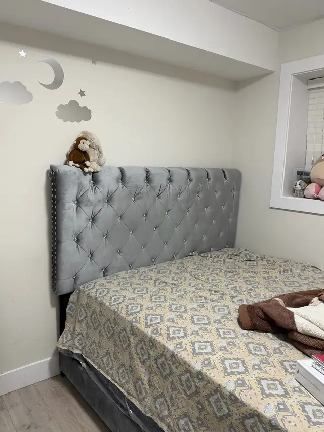 queen bed frame in Beds & Mattresses in Mission - Image 4