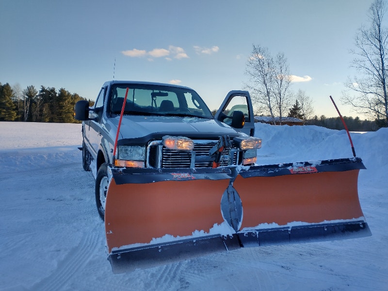 REDUCED 4x4 Ford F250 Superduty Truck + Poly Arctic V Snow Plow Cars