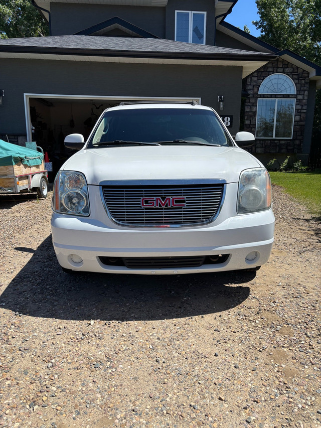 2013 Yukon in Cars & Trucks in Medicine Hat - Image 2