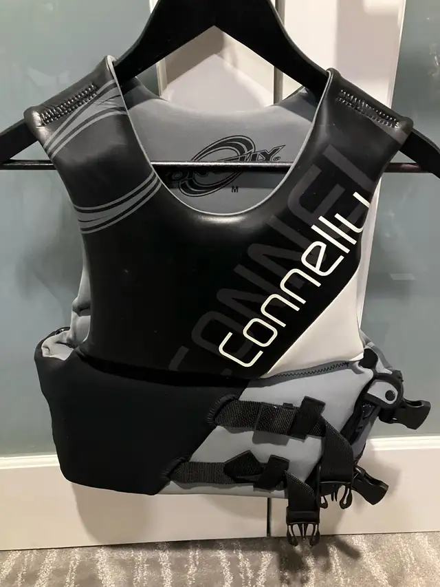 Men’s Connelly ski jacket in Water Sports in Calgary - Image 2