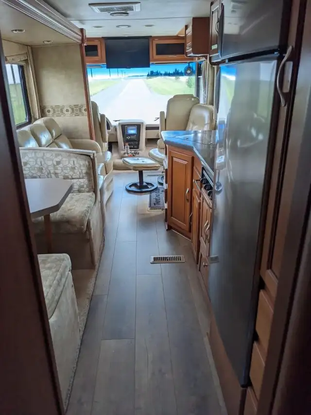 2010 Forest River RV GeorgeTown 350TS class A Motorhome & Bunks in Other in Calgary - Image 9