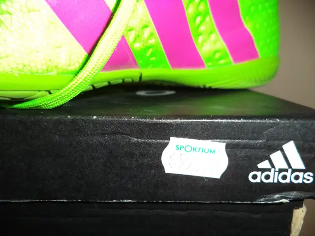 Chaussures et articles de soccer Junior in Soccer in Longueuil / South Shore - Image 4