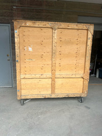 Wooden crate for sale !