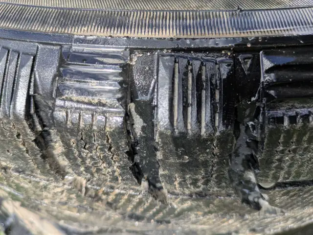 Winter tires 195/65 R15 in Tires & Rims in Kawartha Lakes - Image 3