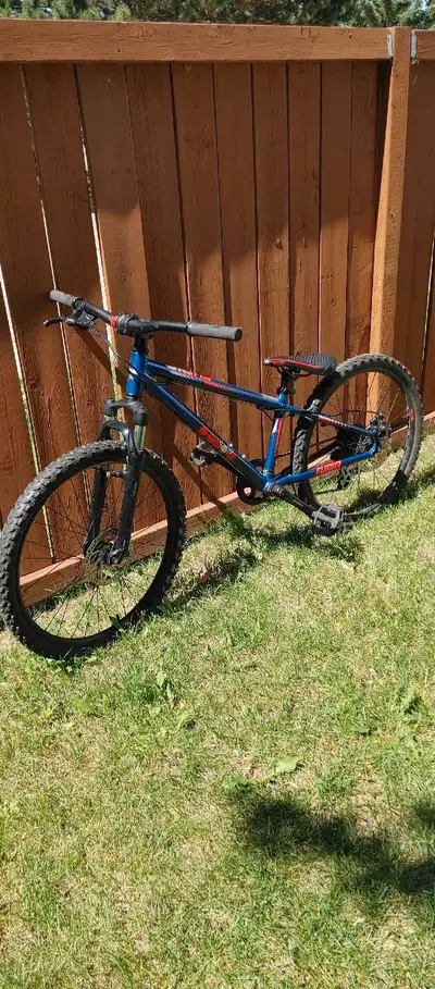 Kids 24" tires Diadora Mountain bike good from about age 8-12 ish Disk brakes 9 speed single cassett...