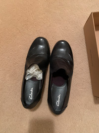 New - Clarks Women’s Dress shoes with heel - Size8