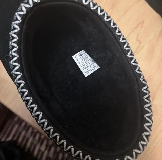 Black Ugg Tasmans  in Women's - Shoes in Mississauga / Peel Region - Image 4