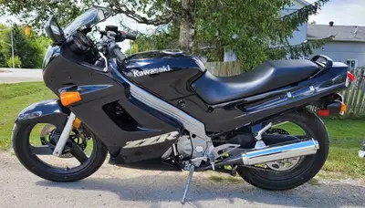 2003 Kawasaki Ninja ZZR 250. NEW PRICE. Like new. Outstanding beginner motorcycle with very cheap in...
