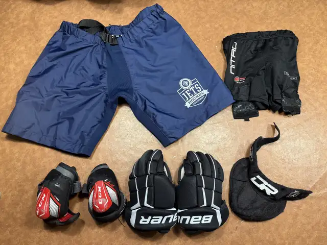 youth hockey equipment in Hockey in Winnipeg - Image 3