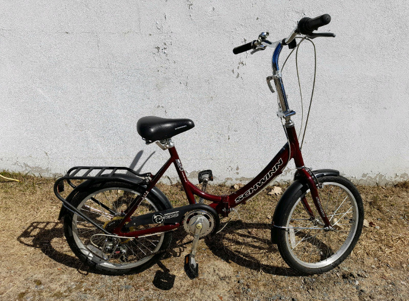 Vélo pliant Schwinn , roue 20 pouce , bourgogne. 200 $ | Randonnée, ville  et hybrides | Laurentides | Kijiji