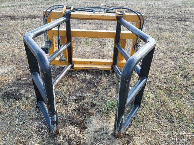Kirchner silage bale grabber in Other Parts & Accessories in Swift Current