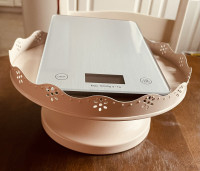 9 inch Cake stand and kitchen scale 