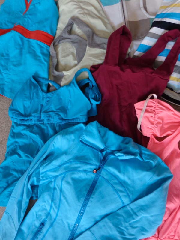 Ready for summer!  10 piece womens' clothes lot - good variety in Women's - Tops & Outerwear in Saskatoon - Image 4