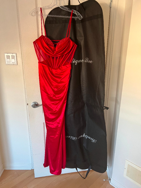 Robe de Bal finissante dans Femmes - Robes et jupes  à Laval/Rive Nord