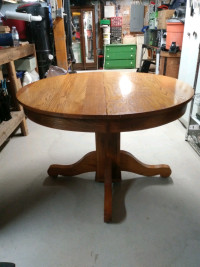 Table ronde antique $200.00