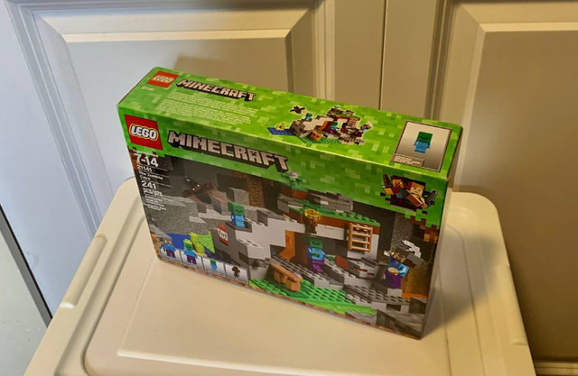 LEGO Minecraft The Zombie Cave 21141 Building Kit. New Sealed in Toys & Games in Burnaby/New Westminster