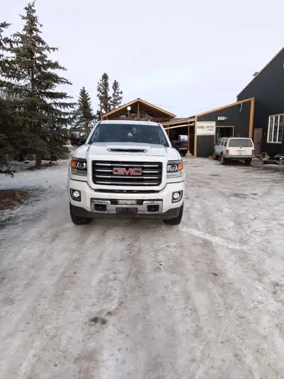 2019 GMC Sierra Denali 6.6L Duramax Diesel 4x4 Fully Loaded Heated And Cooled Seats Sunroof Box Line...