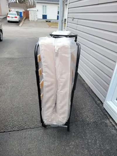 Lit de camp. A été utiliser 2 fois