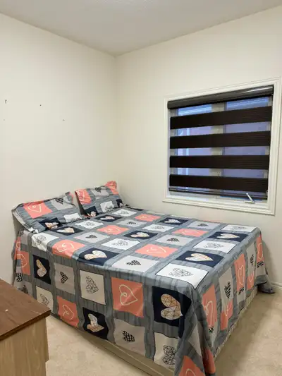 One bedroom available in sharing in 4 bedroom house. Close to all amenities like mount pleasant , wa...