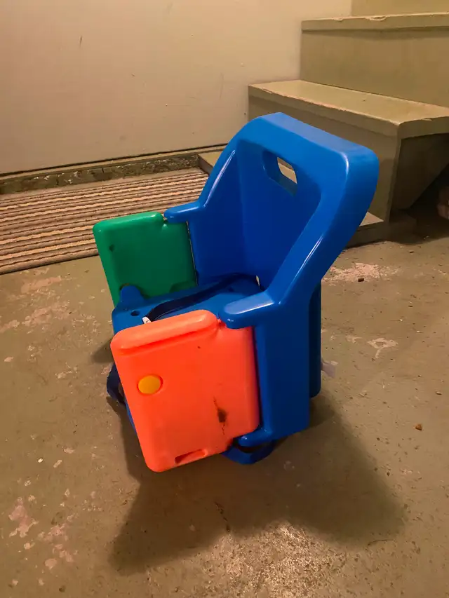 Kitchen Booster Seat in Feeding & High Chairs in Cape Breton - Image 2