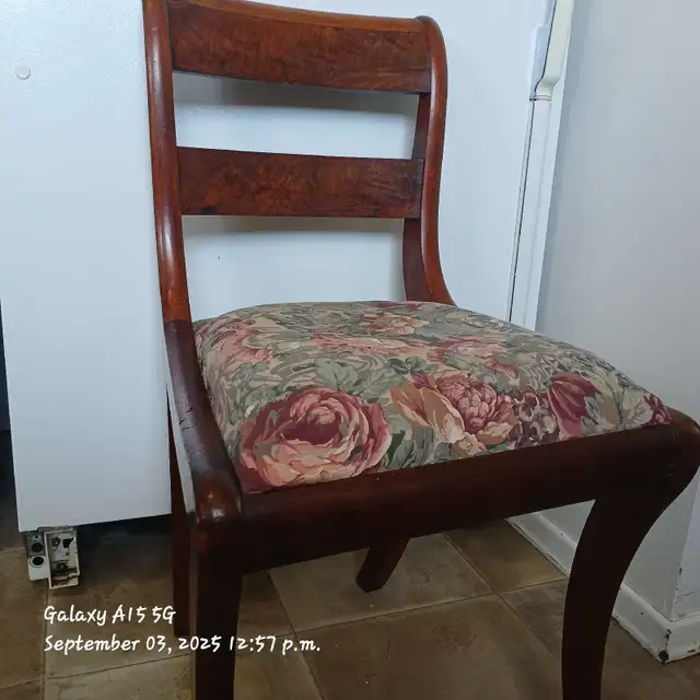 Antique Chair 63611958626435120