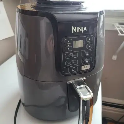 Friteuse Ninja AF-101C avec 100 doublures papiers, View more