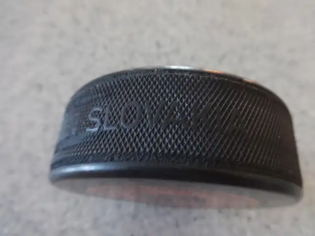 MONTREAL CANADIANS NHL HOCKEY PUCK - SLOVAKIA VEGUM in Hockey in Winnipeg - Image 4