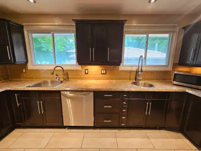 1198 sqft Beautiful spacious 3 BDRM Upper Unit - Avail.  Sept 1