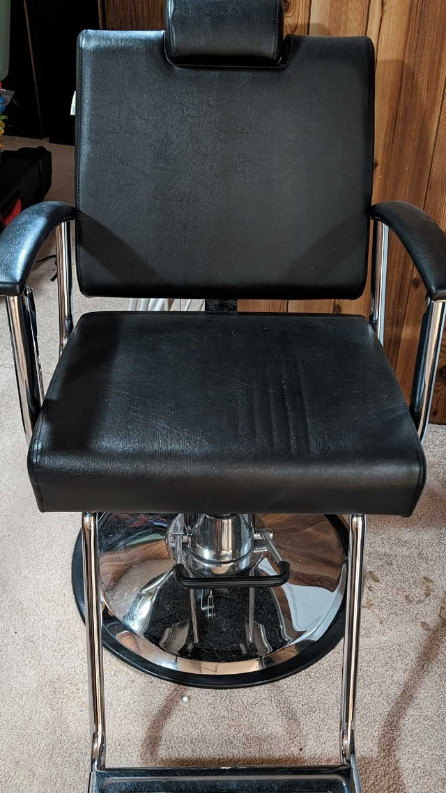 Barber chair  in Chairs & Recliners in Oshawa / Durham Region - Image 2
