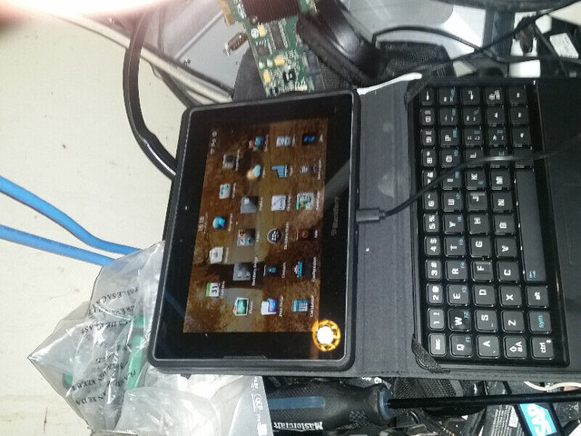 BlackBerry PlayBook 16GB, Wi-Fi, 7 inch Tablet +Bluetooth Wirele dans iPad et tablettes  à Ville de Montréal