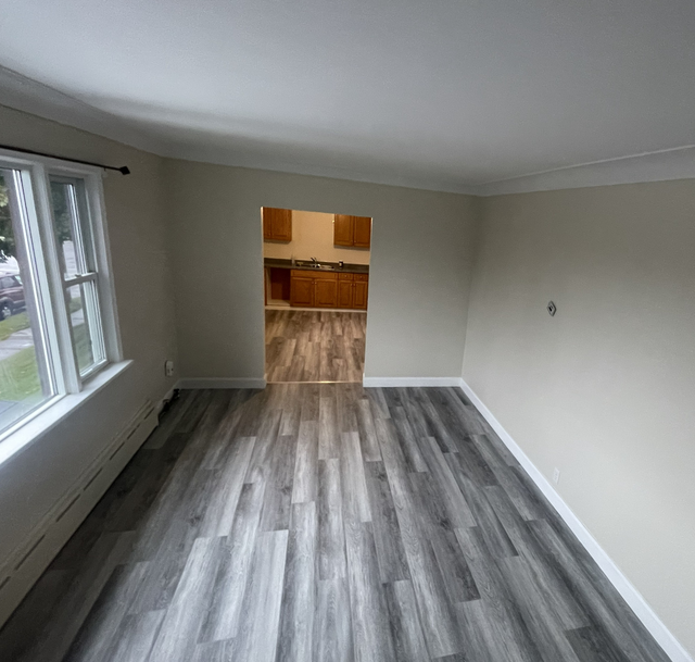 PORT COLBORNE – Unit 3 Large, Quiet 2 Bedroom Apartment