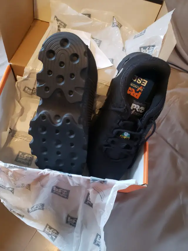 Work boots in Men's Shoes in Hamilton - Image 4