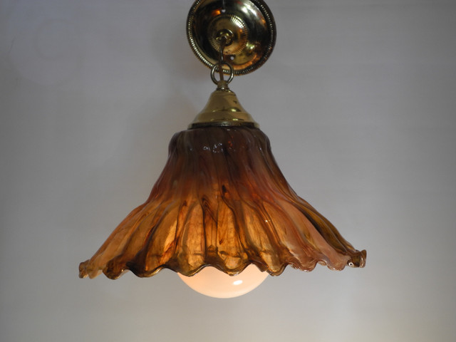 Lampe suspendue vintage en Lucite ocre dans Éclairage intérieur et plafonniers  à Ville de Montréal