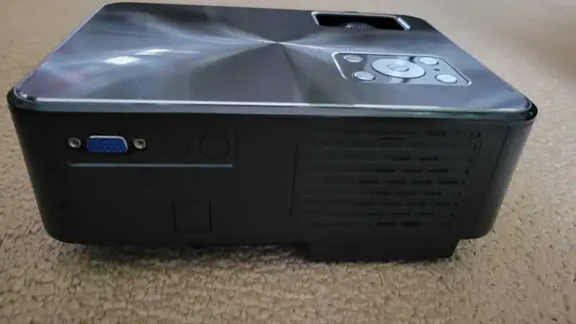 Projector553392616412303362