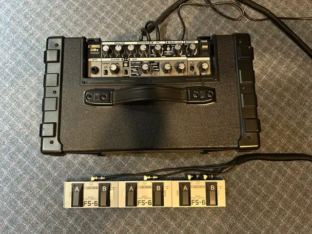 Amplificateur Roland 80x avec foot switch in Amps & Pedals in West Island - Image 3