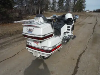 Very clean and well maintained cruising bike with many options. A smooth quiet ride