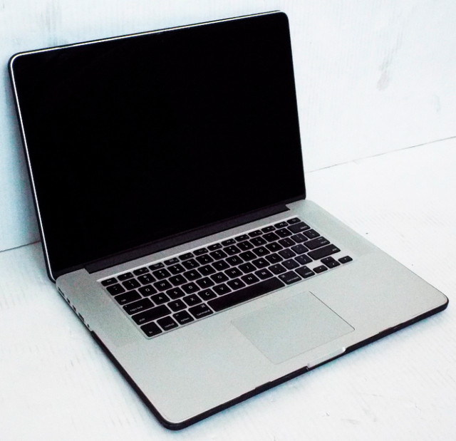 Apple Macbook Pro A1398 15-inch Mid-2012 Retina Intel Core i7 in Laptops in Markham / York Region