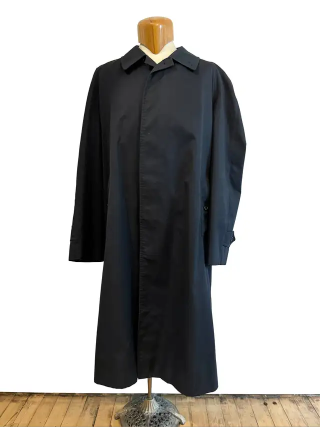 Men's Vintage Burberry Navy Trench Coat in Men's in Barrie - Image 3