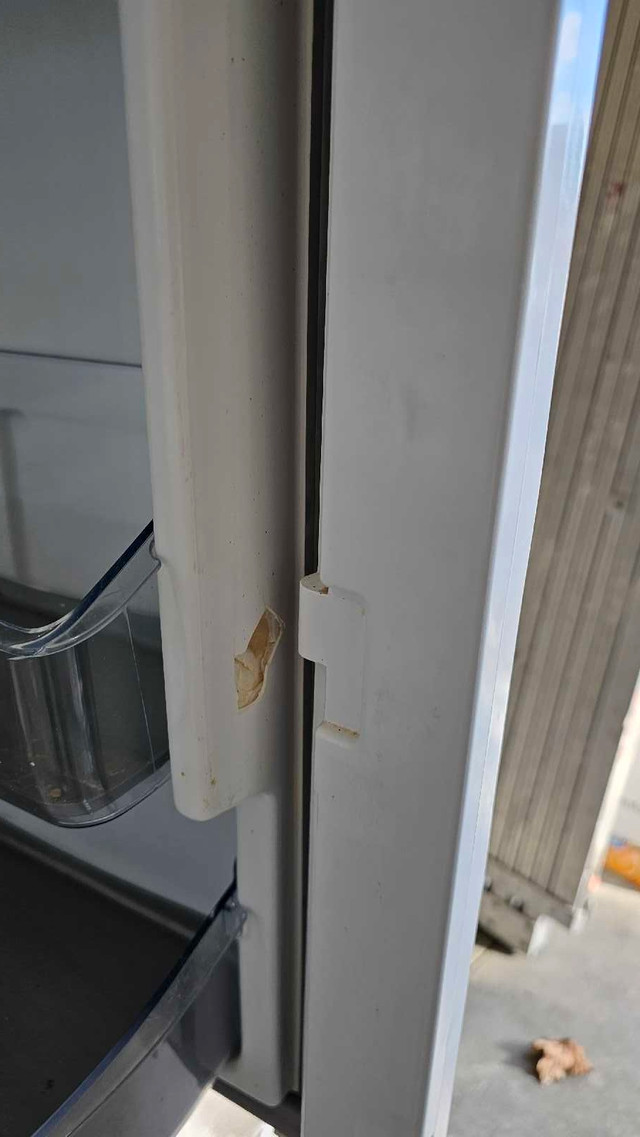 Frigidaire French Door Fridge in Refrigerators in London - Image 4