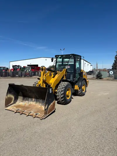 Cat 906M Compact wheel loader in good shape , low hours, just in on trade ISO hydraulic coupler Encl...