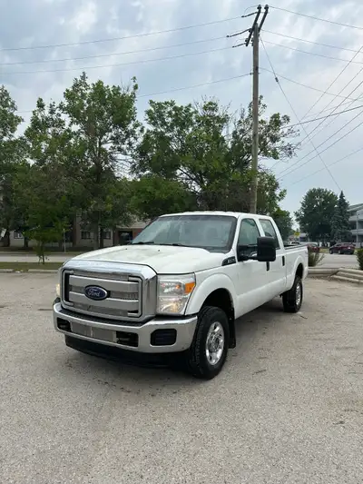 2016 Ford F-350 Superduty XL 6.2L V8 Fresh Satety Low km 160k 6.5f Bed Runs and drives great Leather...