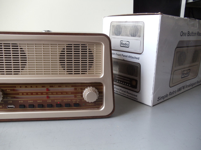 Radio vintage dans Art et objets de collection  à Laval/Rive Nord - Image 2
