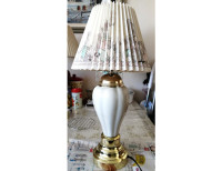 VINTAGE WHITE PORCELAIN AND BRASS TABLE LAMP