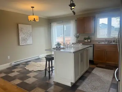 MT CARSON SUB - 4 BEDROOM/2 BATH/4 VEHICLE PARKING!