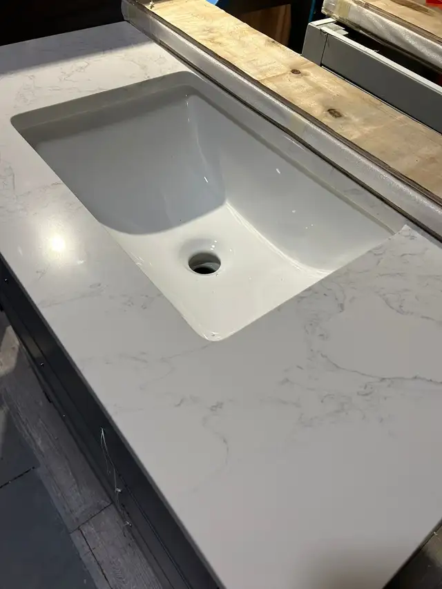 BRAND NEW 30”W Bath Vanity with Carrara Quartz Top in Cabinets & Countertops in Oakville / Halton Region - Image 7